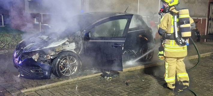 Elektroauto brennt in Bottrop-Eigen komplett aus