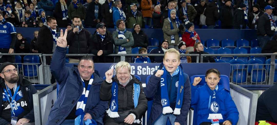 Die Radio Emscher Lippe-Fanbank - so nah wie sonst keiner