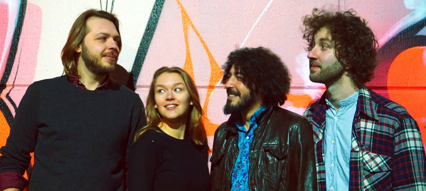 Luxury Communism in den Ruhrcharts