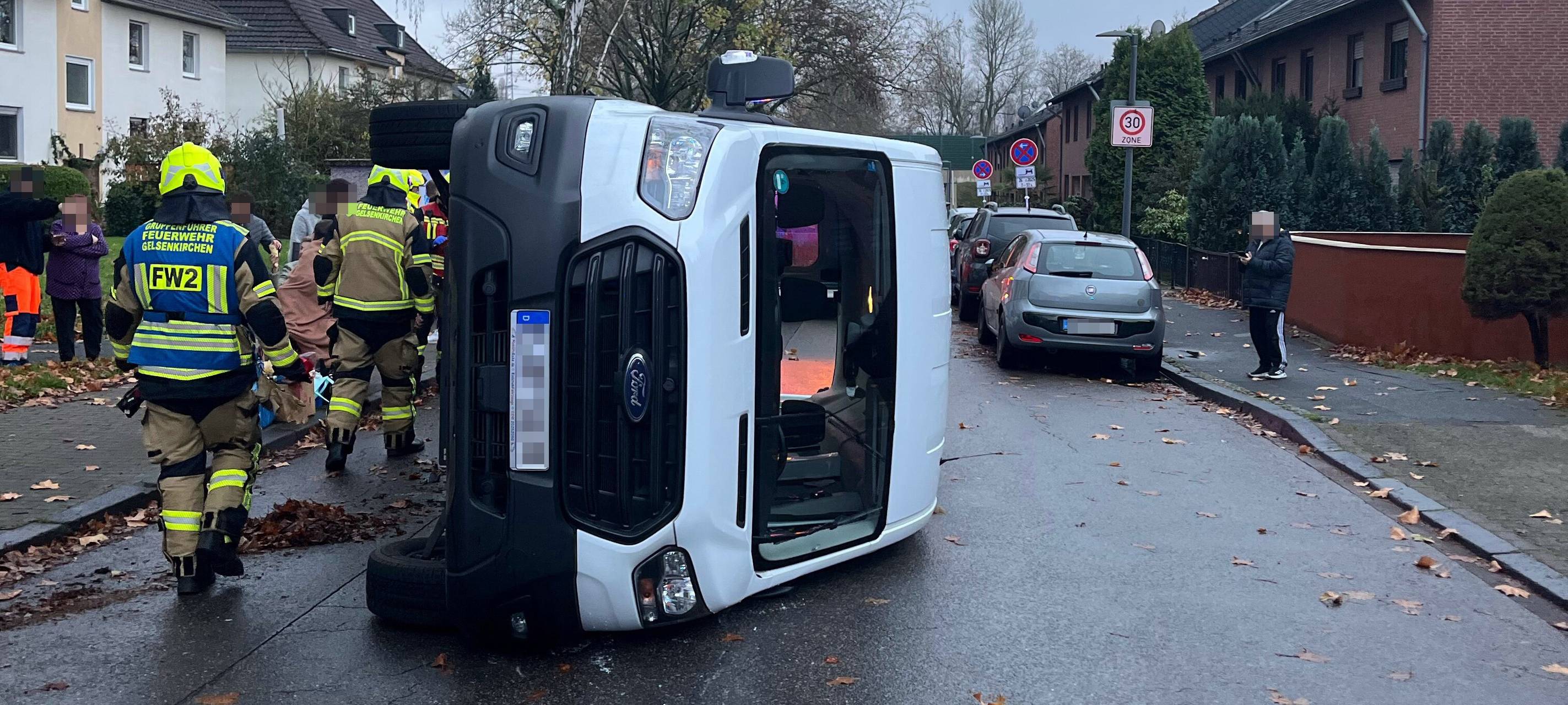 Transporter liegt auf der Seite