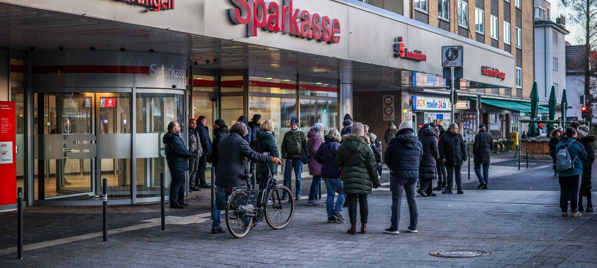 Nach dem Einbruch in den Tresorraum einer Bank