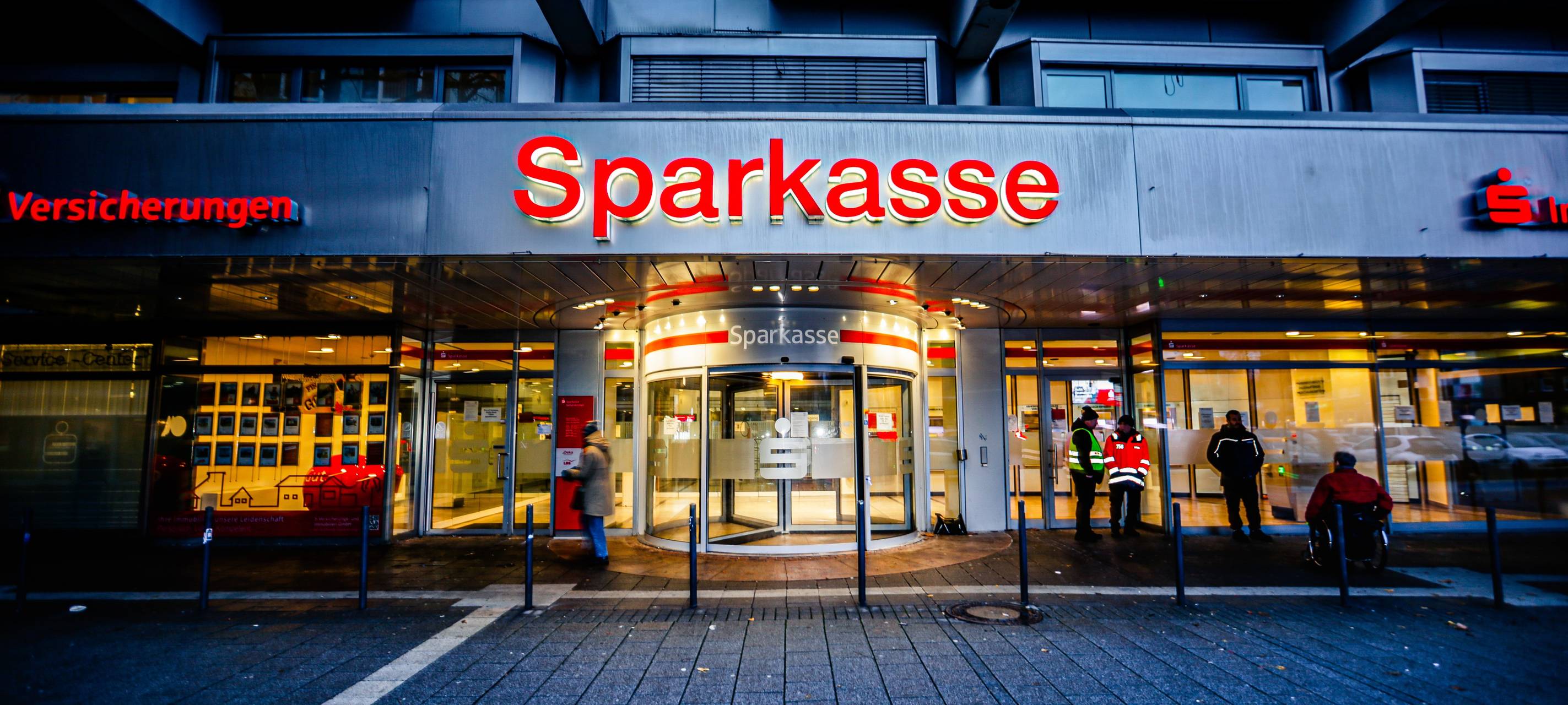 Sparkasseneinbruch in Buer: Aufräumarbeiten gestartet