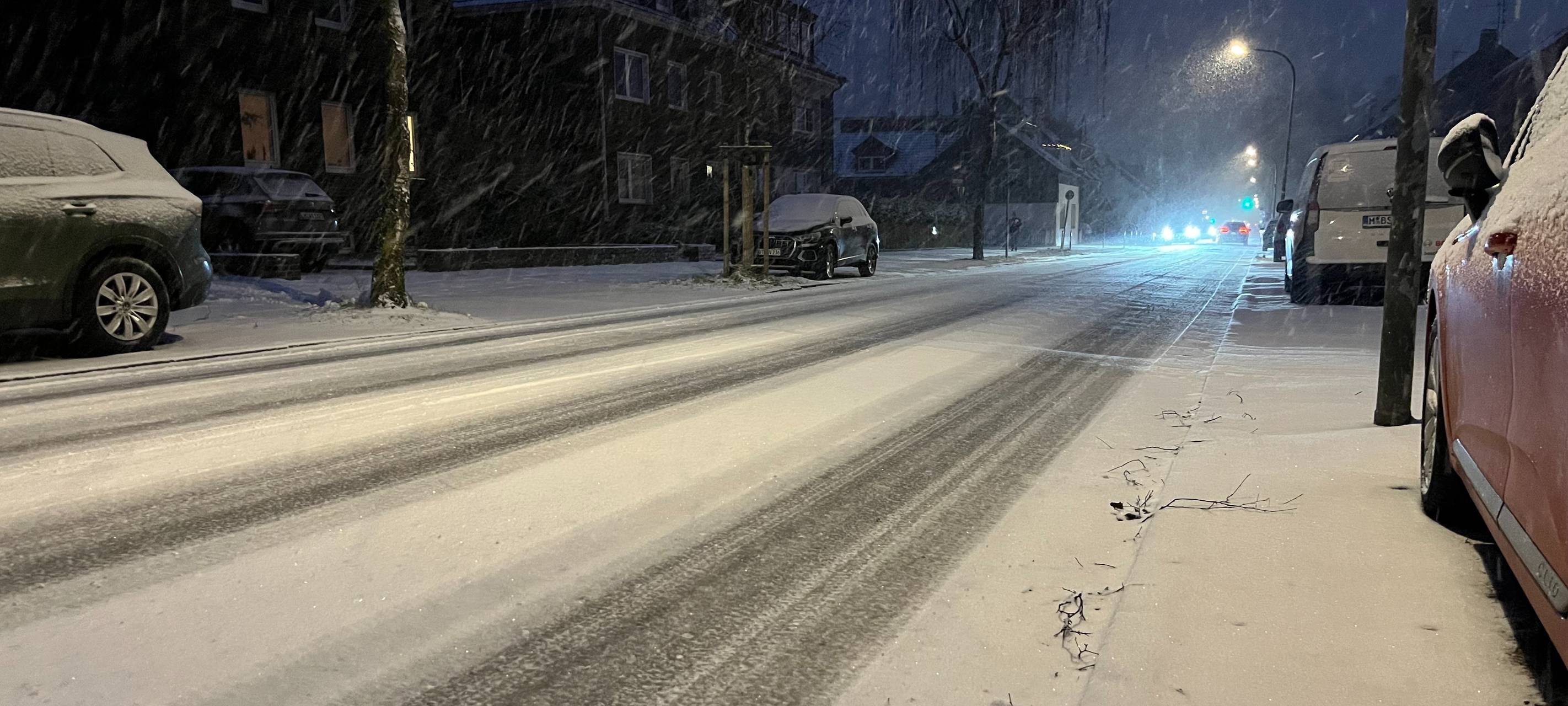 Schnee und Eis bei uns: Fahrt vorsichtig!
