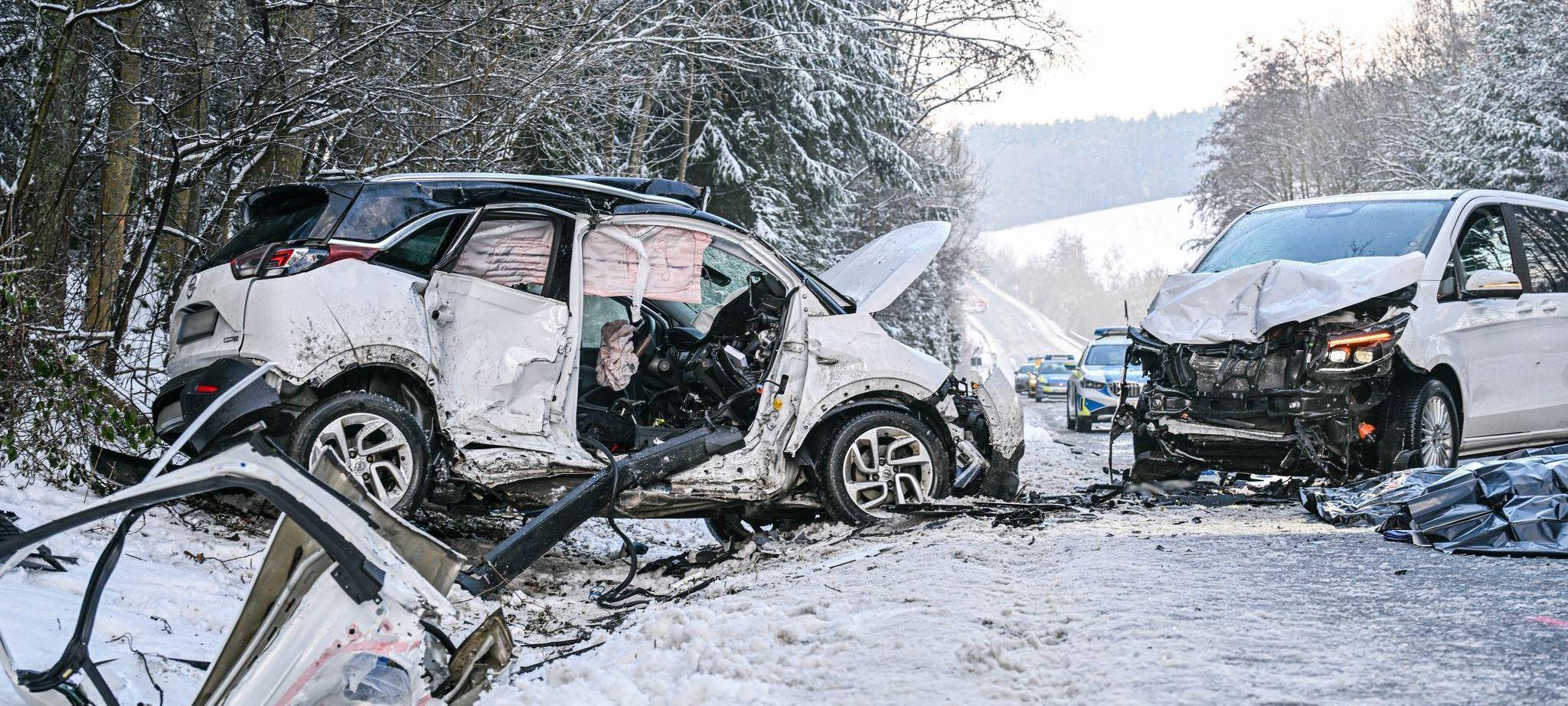 Zwei Tote nach Frontalzusammenstoß
