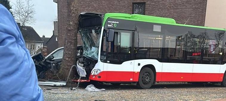 Gladbeck: Schwerer Busunfall auf Schwechater Straße