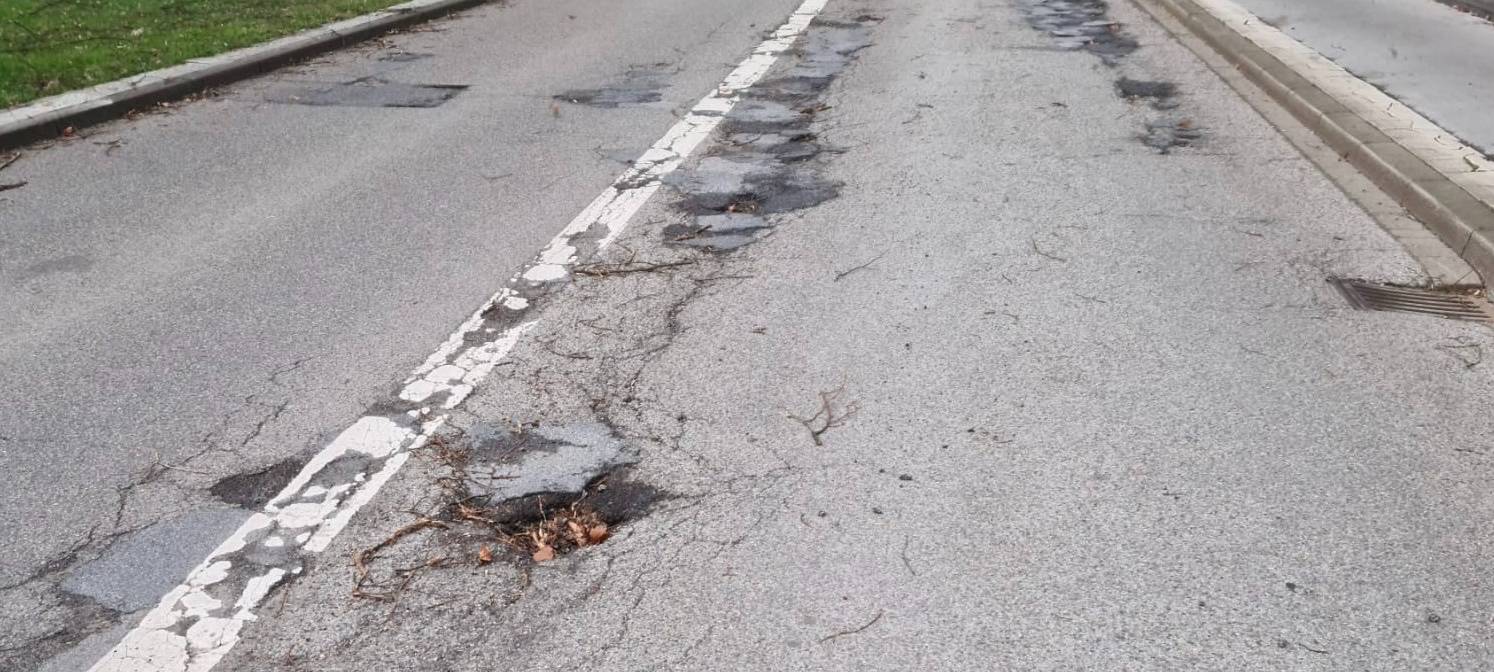 Viele Schlaglöcher müssen bei uns geflickt werden