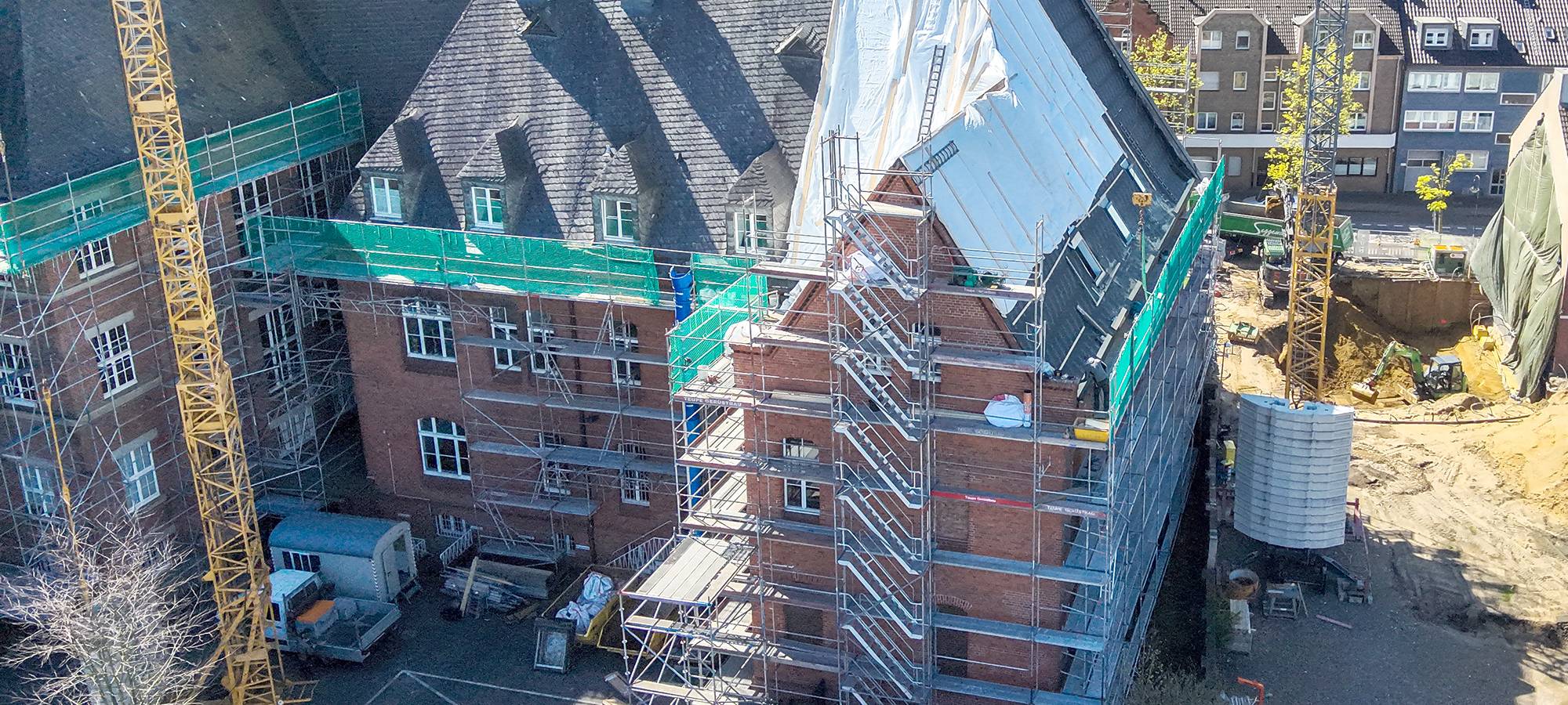 Rathaus Bottrop bekommt Schieferdach wie vor 100 Jahren