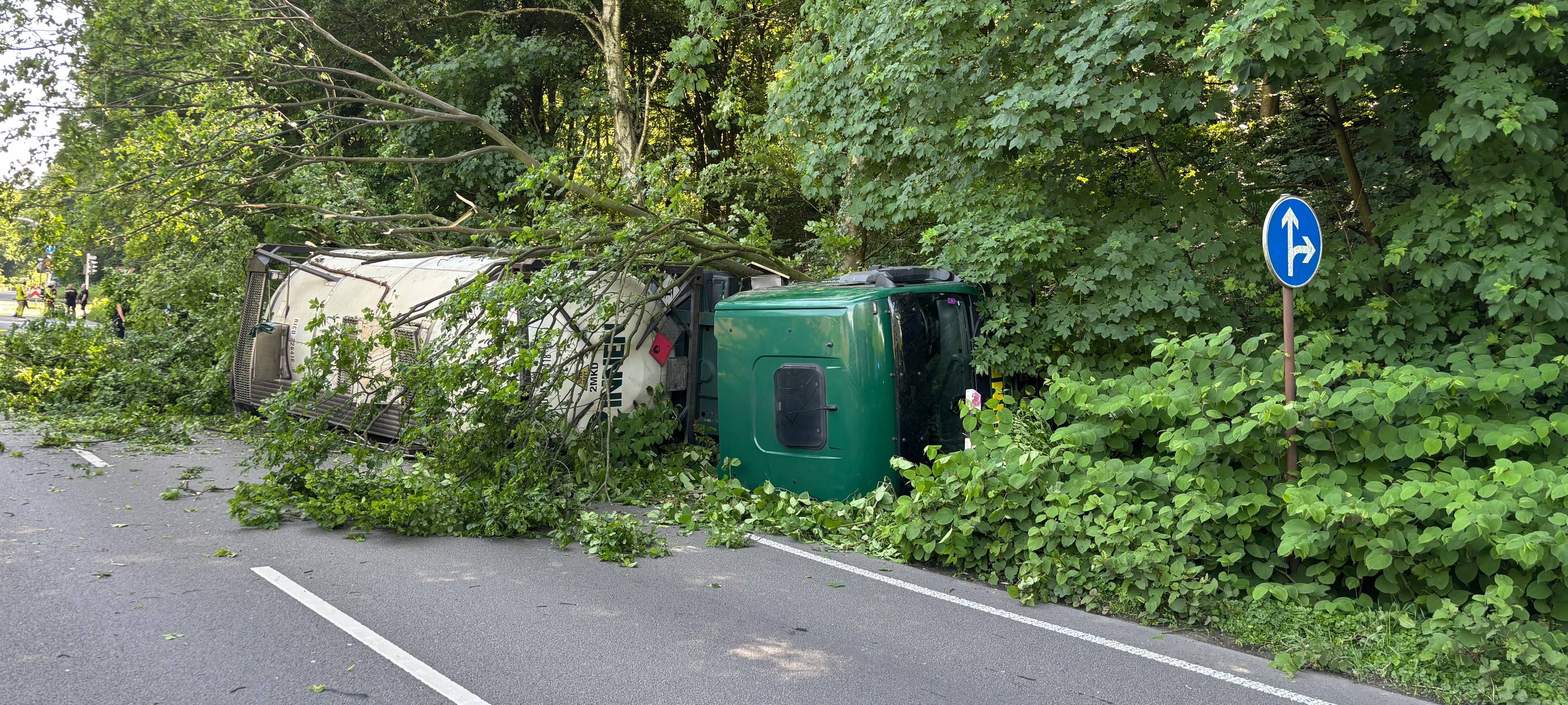 Gladbeck: LKW mit Acrylsäure nach 21 Stunden geborgen