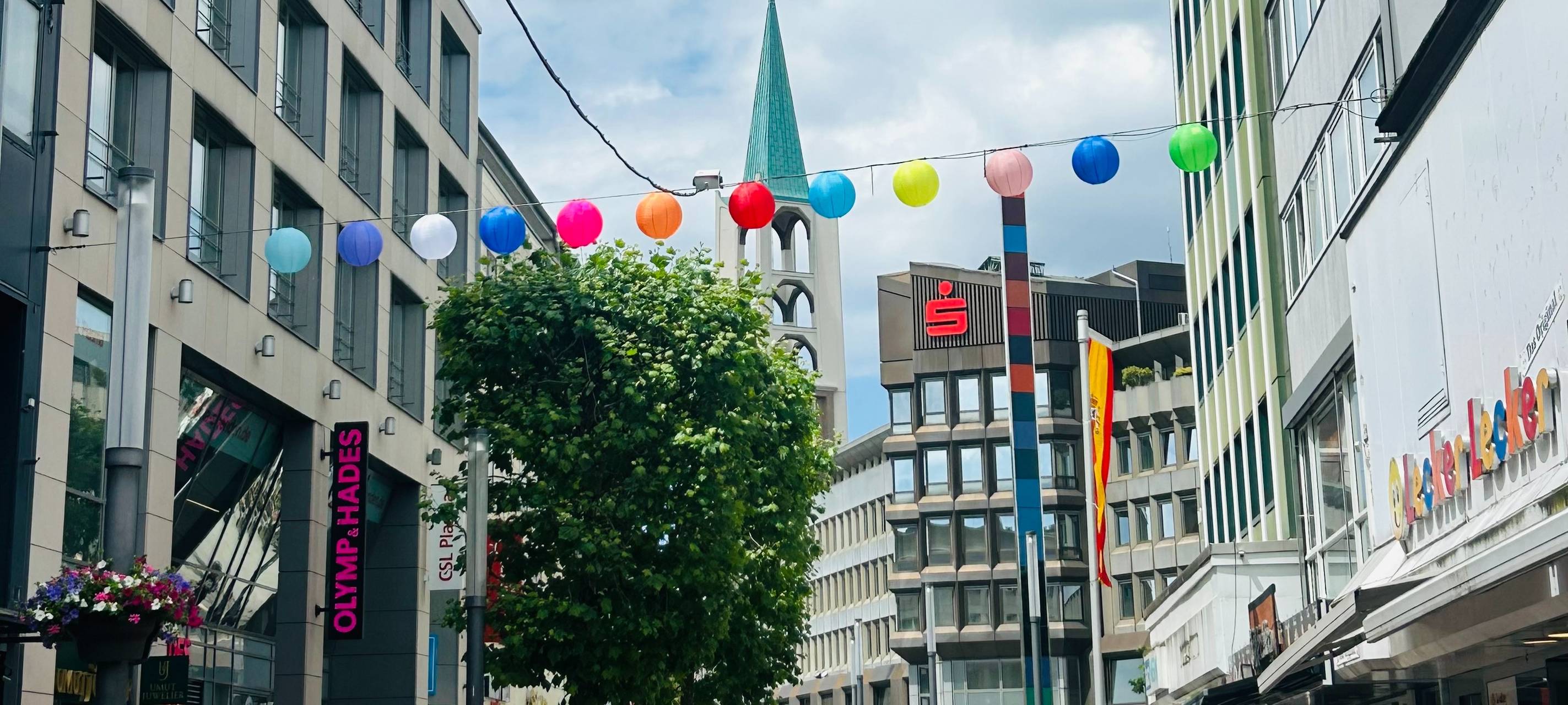 650 bunte Lampions schmücken die Gelsenkirchener Innenstadt