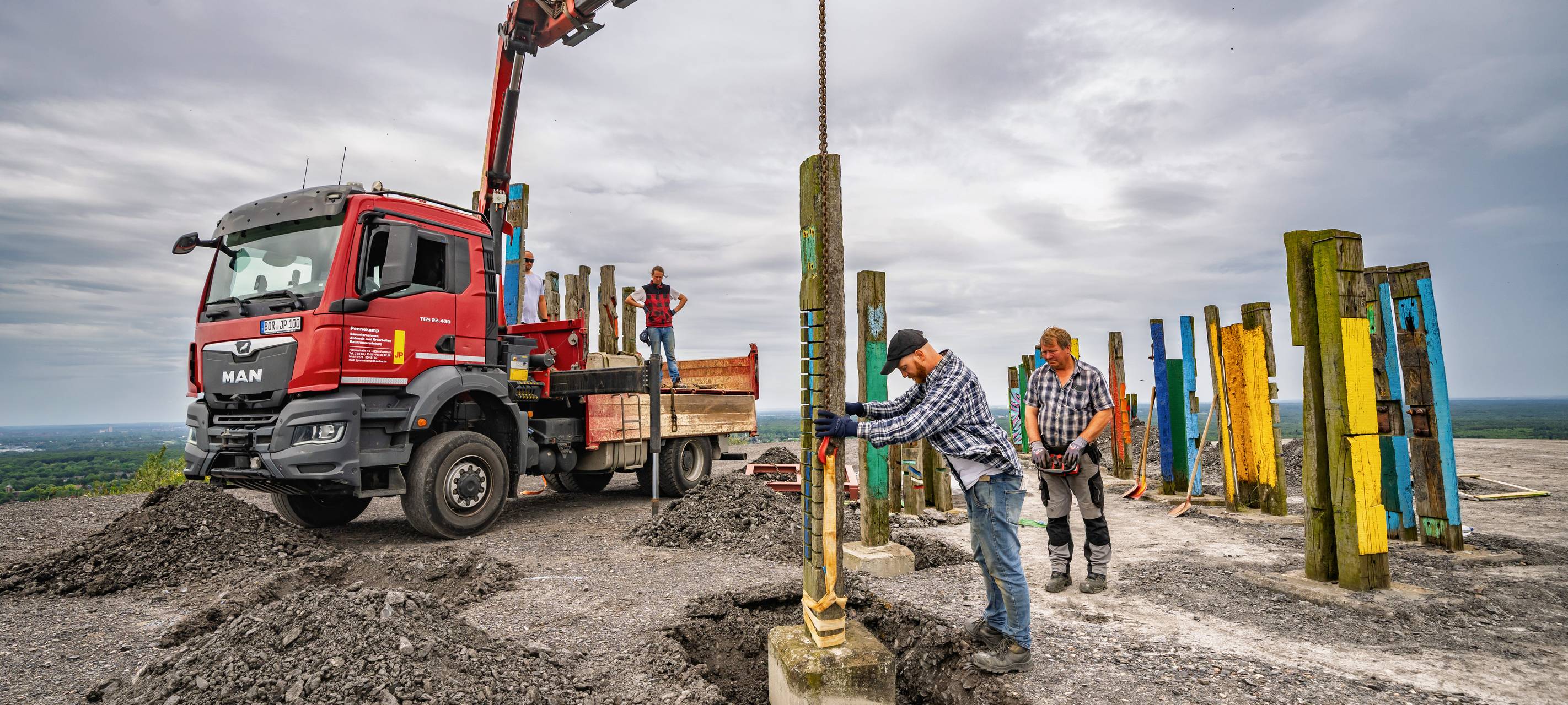 Bottrop: Totems auf Halde Haniel wieder aufgestellt