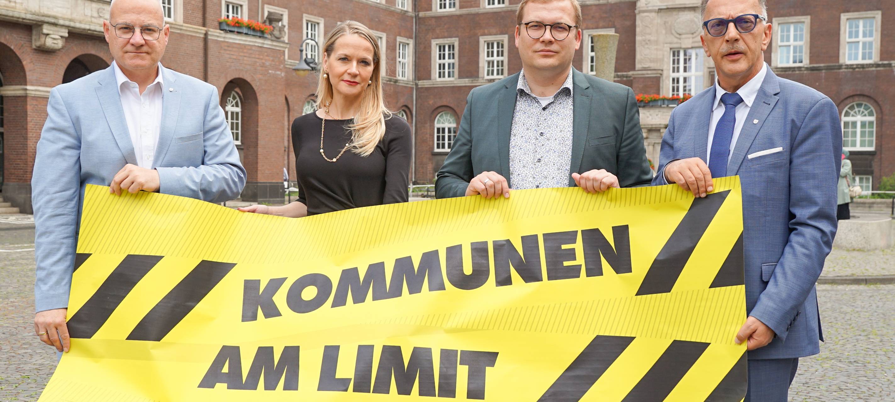 Bottrop zeigt Flagge für "Kommunen am Limit"