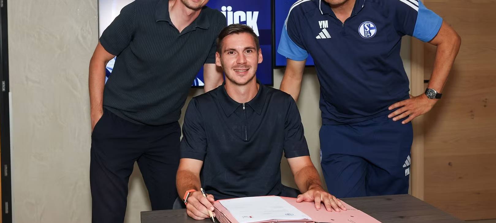 Maximilian Wöber unterschreibt auf Schalke