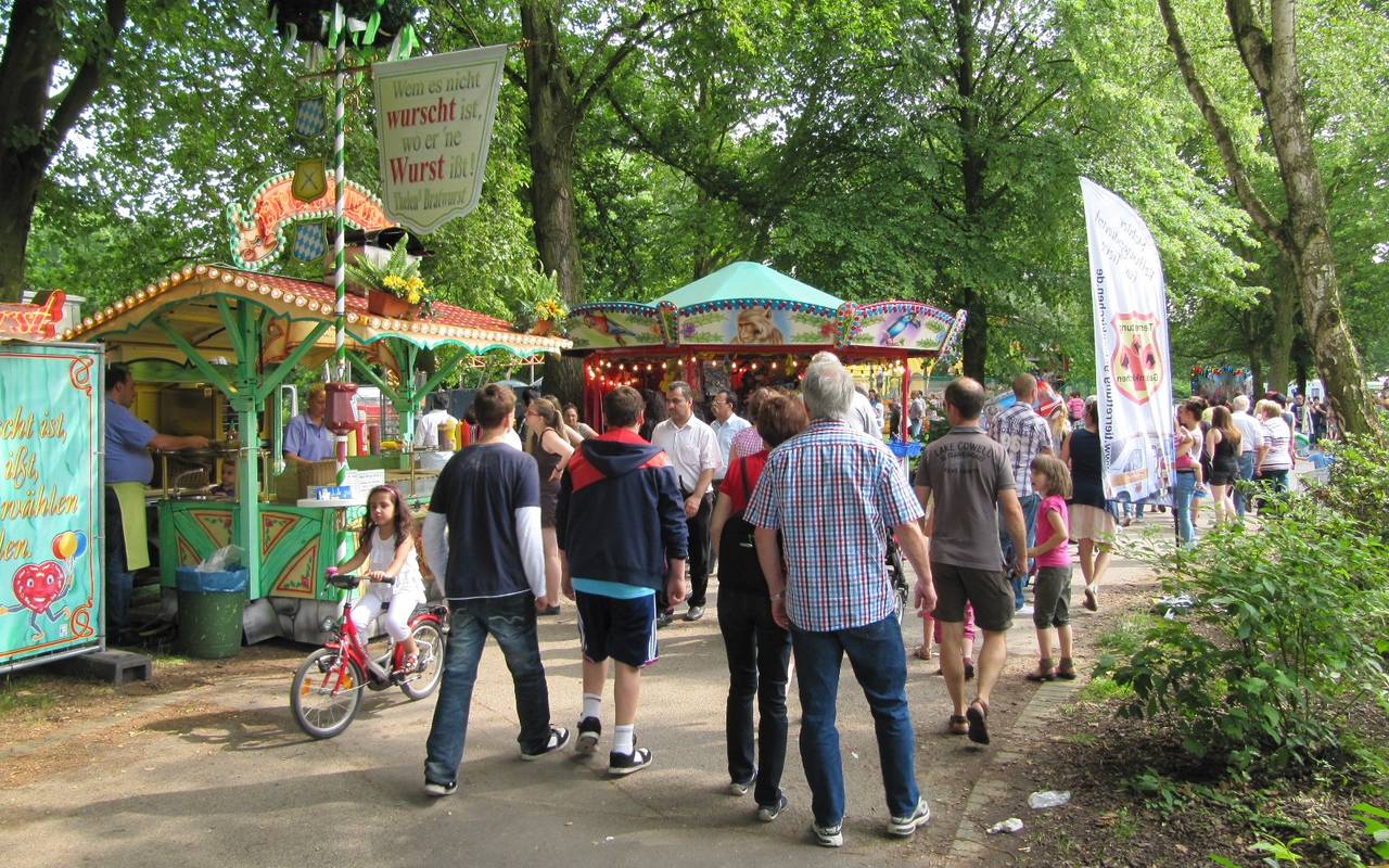 Gäste auf dem Parkfest im Gesundheitspark Nienhausen.