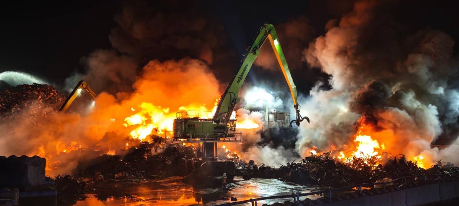 Brand in Essen: Rauch zieht auch nach Gelsenkirchen