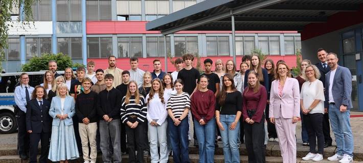 Begrüßung Schülerinnen und Schüler FOS Polizei 2026 - PP Recklinghausen am Berufskolleg Kuniberg; Bildquelle: Polizei Recklinghausen