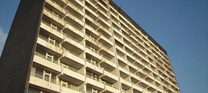 Ein Bild des maroden Hochhauses an der Schwechater Straße in Gladbeck