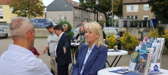 AnsprechBAR an der Blauen Moschee in Herten; Quelle: Polizei Recklinghausen