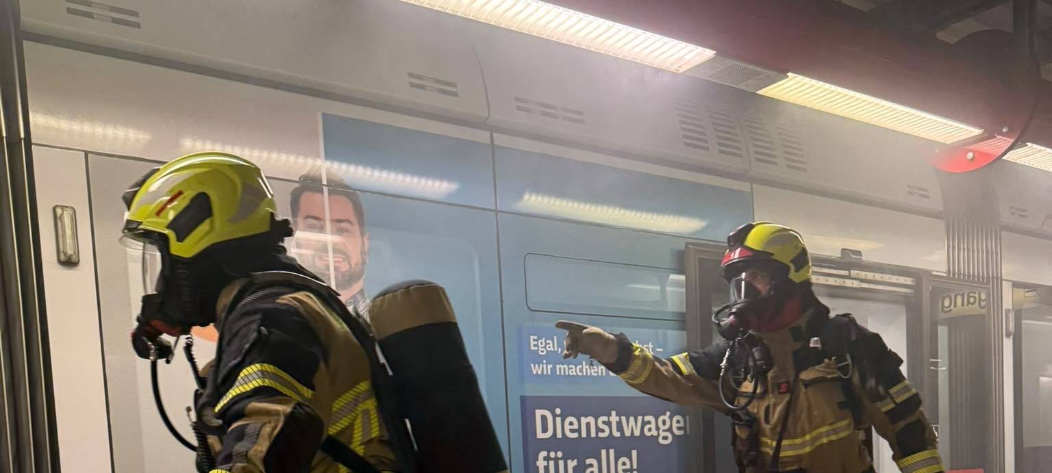 Feuerwehr Gelsenkirchen übt U-Bahn-Brand