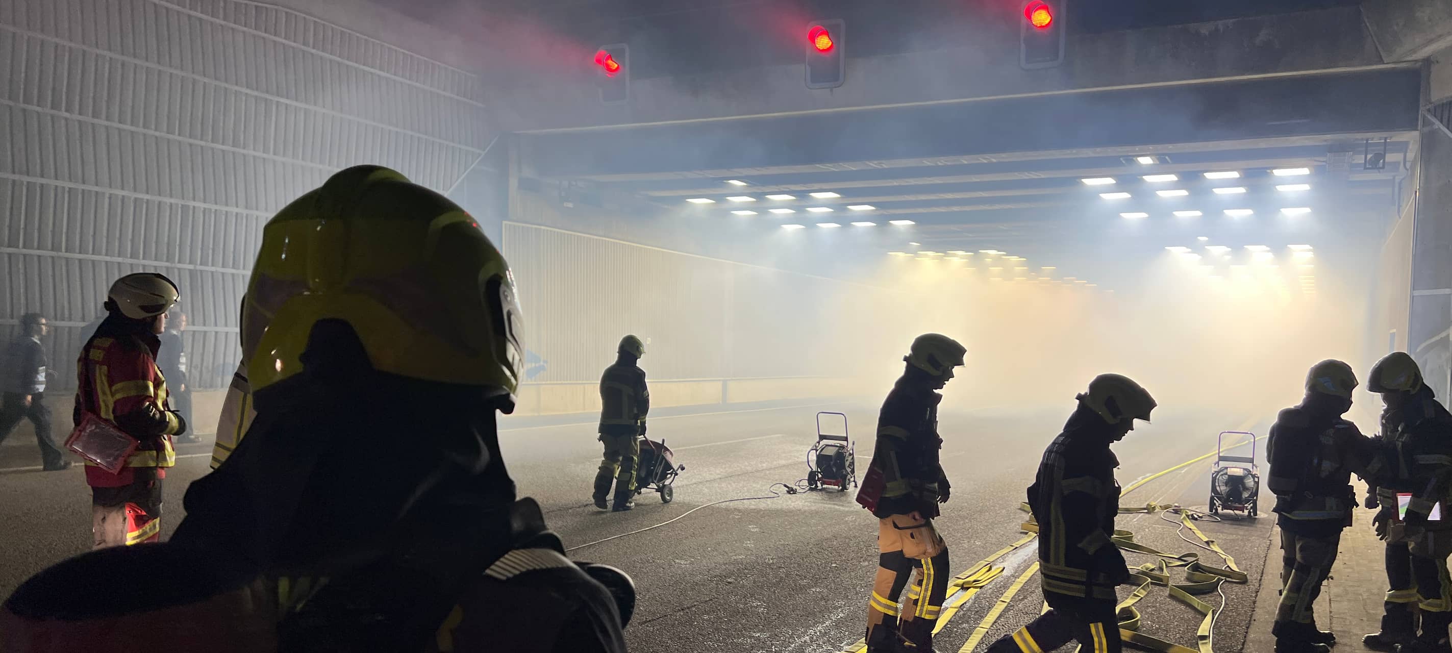 A2 in Gelsenkirchen: Feuerwehr probt Ernstfall im Tunnel