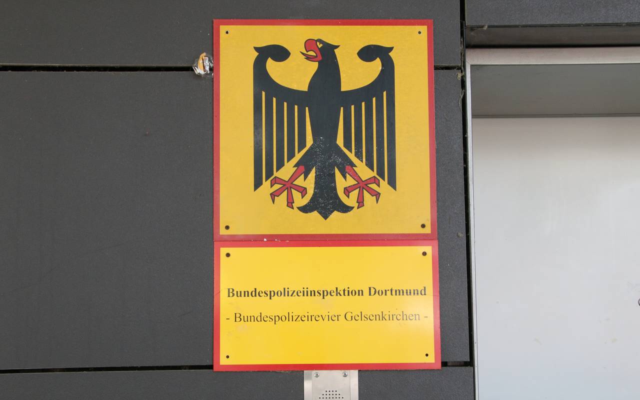 Schild der Bundespolizei am Hauptbahnhof Gelsenkirchen