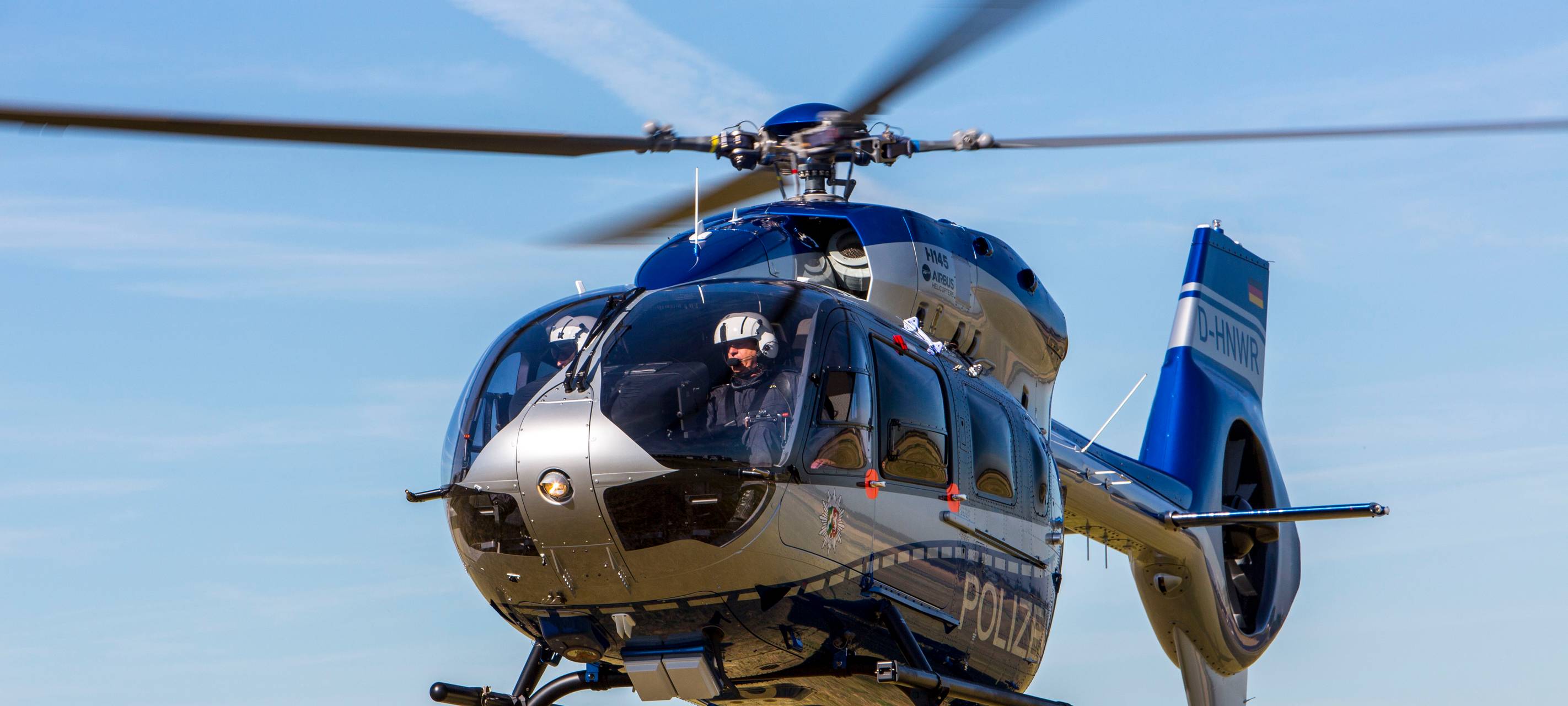 Symbolbild eines Polizeihubschraubers im Einsatz