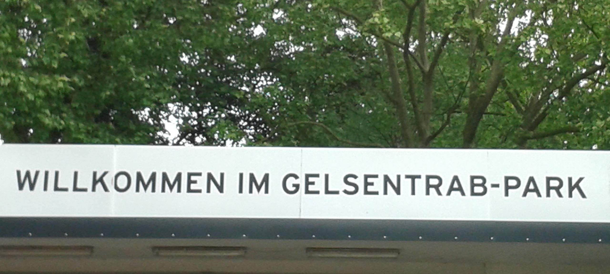 Eingang Trabrenn-Park