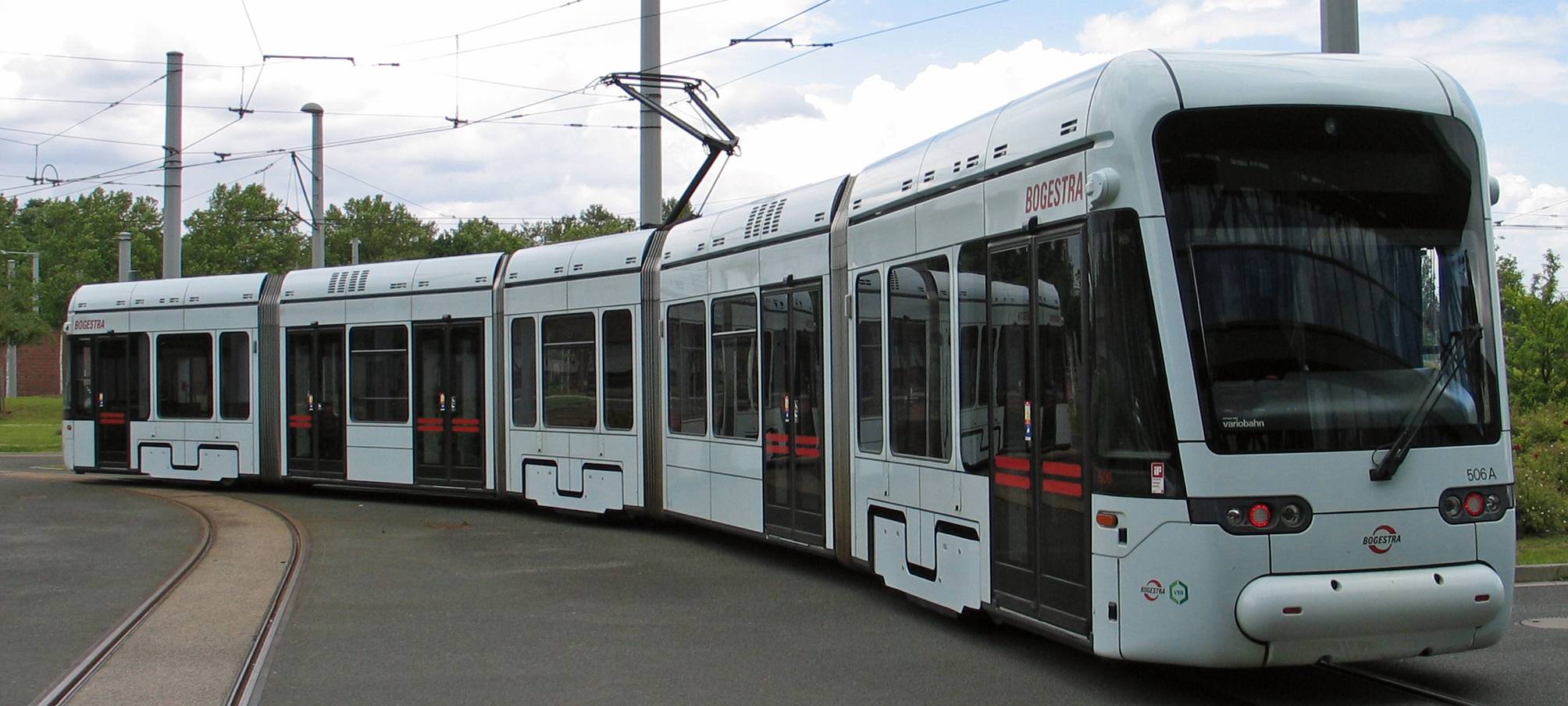 Steine auf Gelsenkirchener Straßenbahn geworfen
