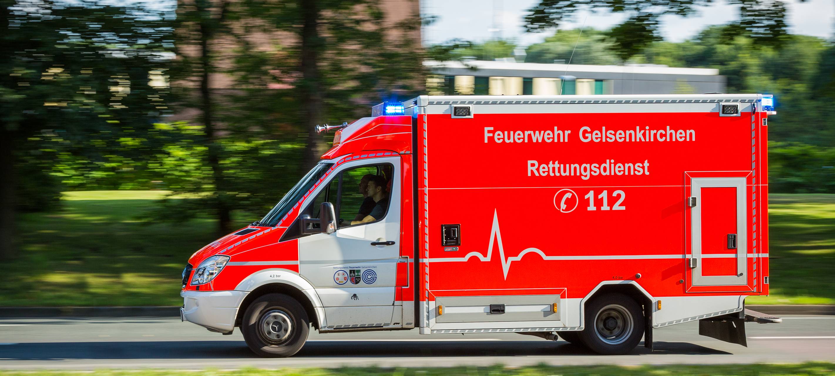 Gelsenkirchen: RTW im Einsatz blockiert