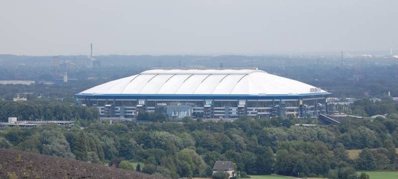 Die Veltins-Arena in Gelsenkirchen von der Rungenberghalde aus gesehen
