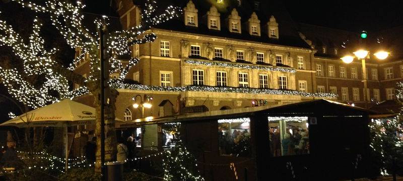 Bottrop: Weihnachtsmarkt lockt mit Eisstockschießen