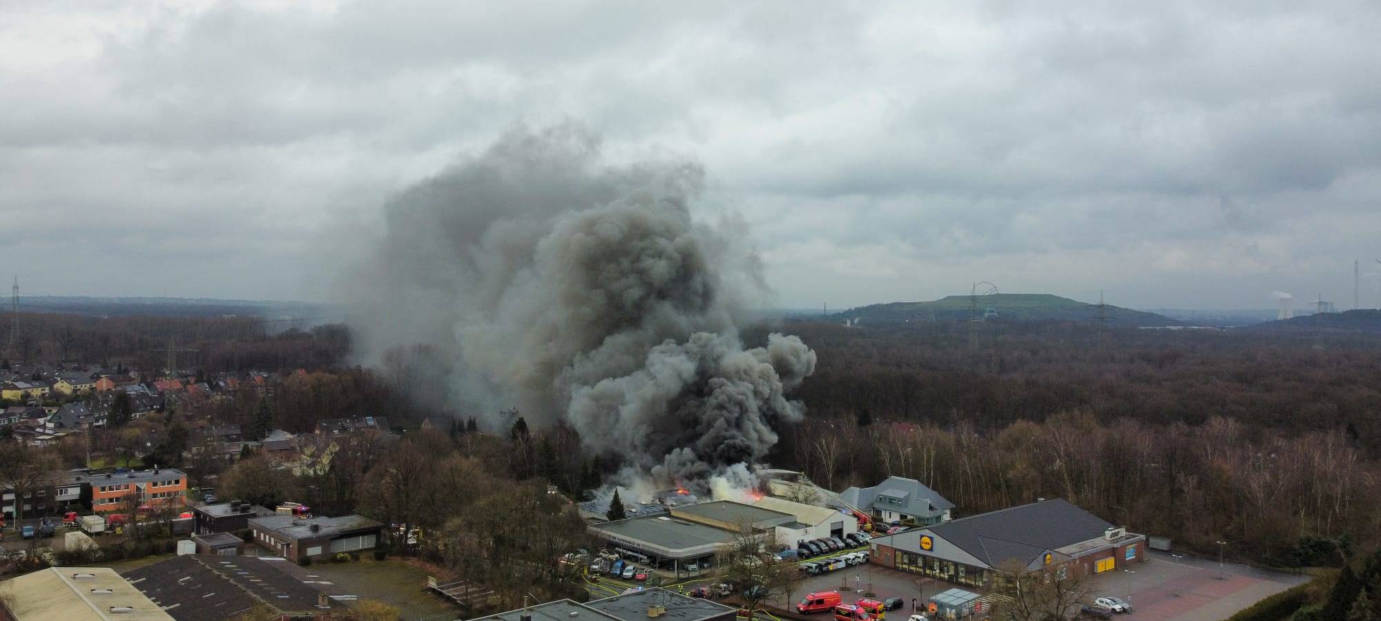 Gewerbehallen-Brand in Gelsenkirchen-Resse