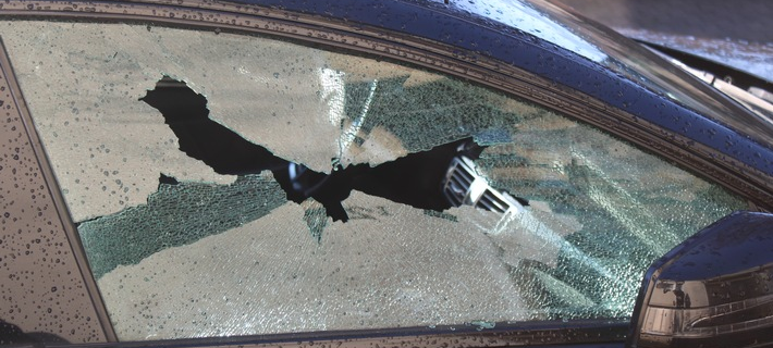 31 Autoscheiben zerschlagen - Zeugen gesucht