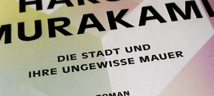 Buchtipp: „Die Stadt und ihre ungewisse Mauer“