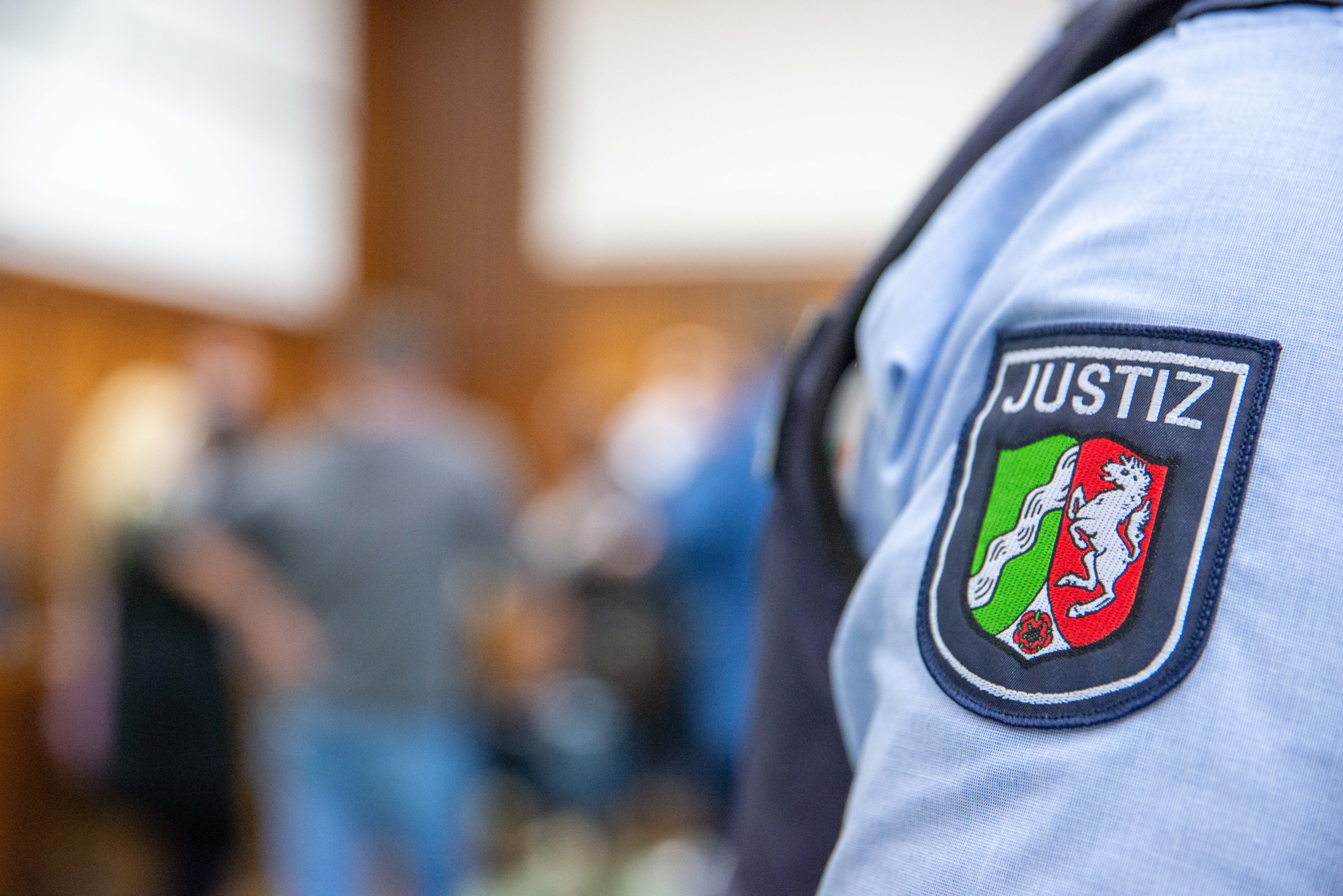 Justizbeamter im Gerichtssaal